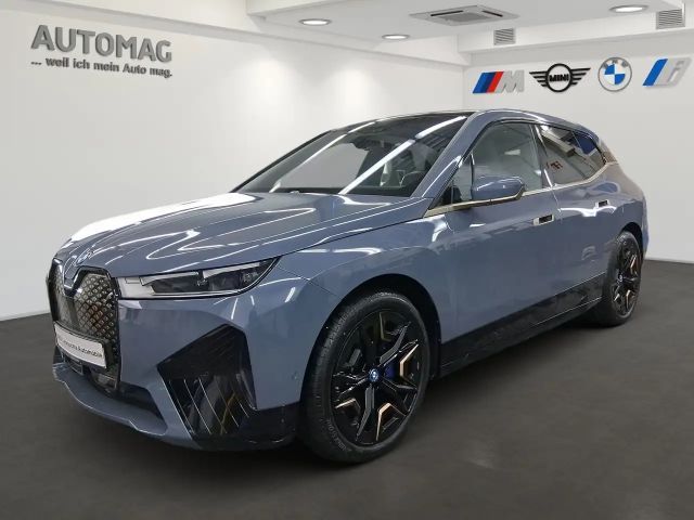 BMW iX xDrive40 Sportpaket*Panorama*DrivAssProf*AHK 2023 Elektrisch