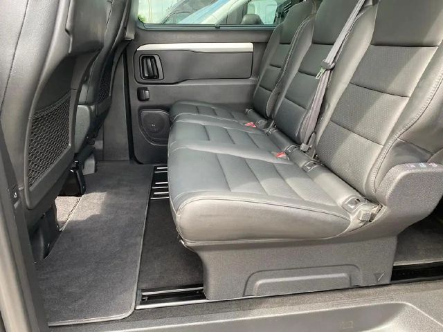 Peugeot Traveller