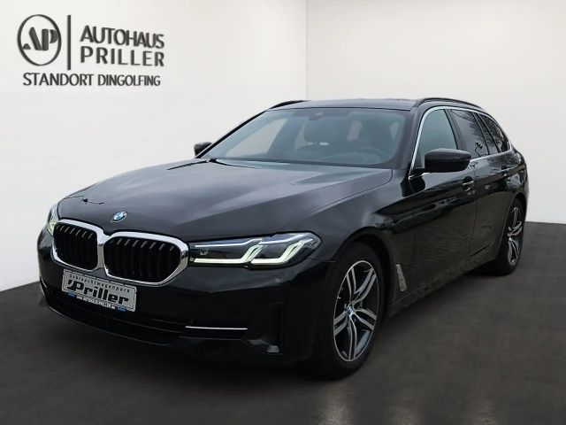 BMW 530 i Touring xDrive/NAVI/Laser/DAB/Apple/HUD/18" 2021 Benzine