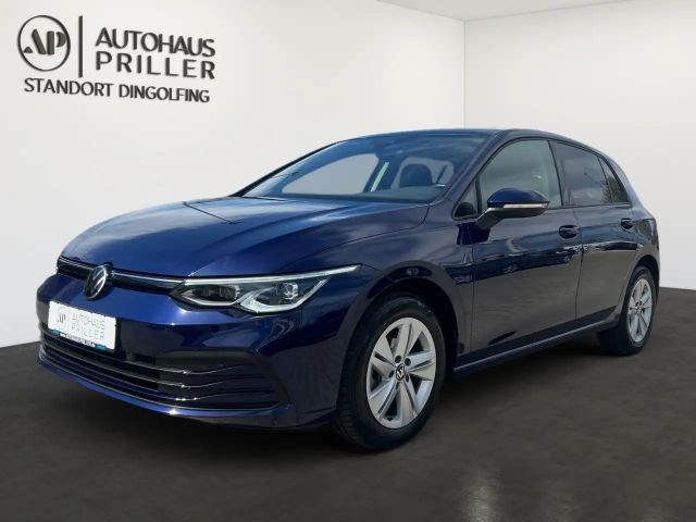 Volkswagen Golf VIII Limousine 1.5 eTSI DSG Life/Top-Paket 2022 Benzine
