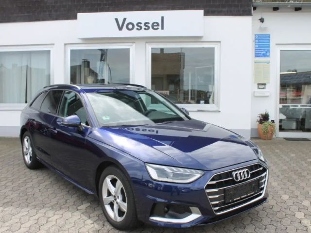 Audi A4 2022 Hybride / Benzine