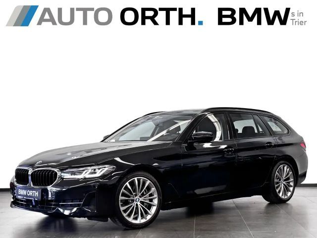 BMW 540 i xDrive Touring LEDER PANO ACC 360° AHK B&W 2022 Benzine