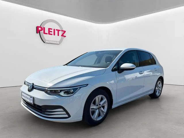 Volkswagen Golf VIII Life  1.5 TSI 110kW SHZ STHz AHK RFK 2023 Benzine