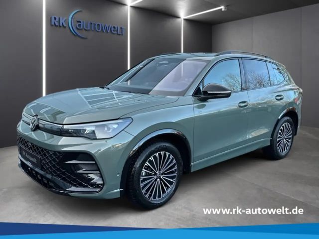 Volkswagen Tiguan R-Line 1.5 eTSI OPF DSG AHK Navi Panorama SHZ 2025 Benzine