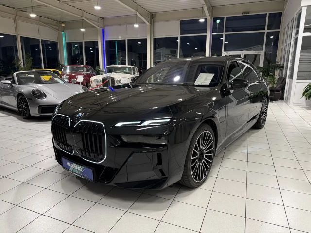 BMW 750 2025 Hybride / Benzine