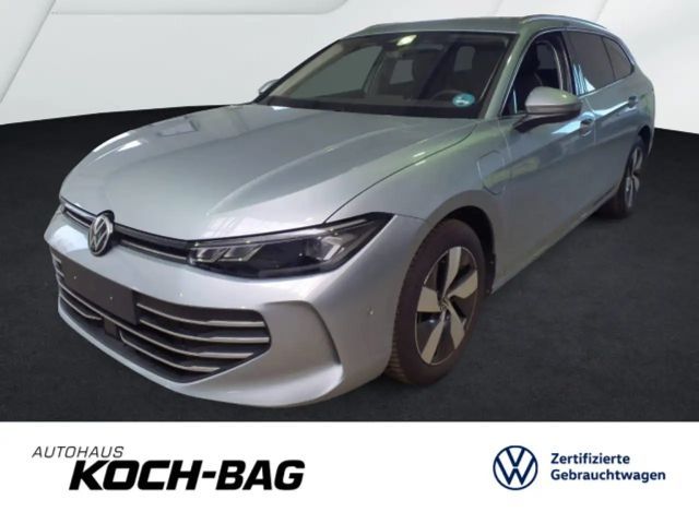 Volkswagen Passat 1,5TSI eHybrid LED AHK Kamera Navi 2025 Hybride / Benzine