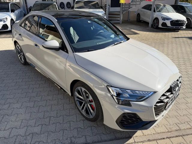 Audi S3 Limousine quattro PORSCHE KREIDE + AKRAPOVIC 2025 Benzine