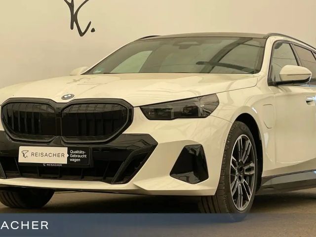 BMW 550 e A xDrive Tou M-Pro AHK LCPro ACCPro HUD 360 2025 Hybride / Benzine