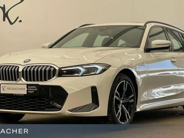 BMW 330 e A Tou M-Sport AHK LCPro HUD 360° Pano 18" 2025 Hybride / Benzine