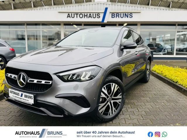 Mercedes-Benz GLA 180 PROGRESSIVE Advanced NIGHT, EasyPack, RFK, LED, WP 2025 Benzine