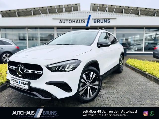 Mercedes-Benz GLA 200 PROGRESSIVE & NIGHT, Winter, AHK, RFK, LED, SHZ, 2024 Benzine