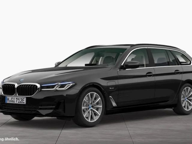 BMW 530 e Touring Head-Up PanoDach Komfortsitze UPE 81.880 2024 Hybride / Benzine