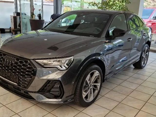 Audi Q3 Sportback S line 2,0TSI Quattro S-tronic AHK Navi Sitzh ACC 2025 Benzine