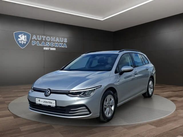 Volkswagen Golf VIII Var. 1.5 TSI Life PANO+AHK+KAMERA+NAVI Klima 2022 Benzine