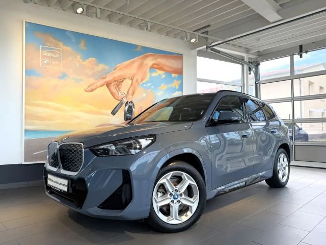 BMW iX1 30 xDr M SPORT PANO+KAM+AHK+HUD+HARM+AL 2024 Elektrisch