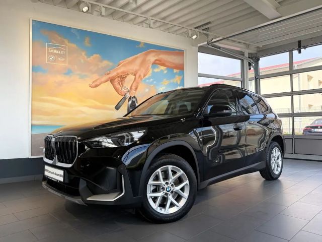 BMW X1 20 i sDr. KAM+AHK+KAM+KOMF+adpLED+ 2024 Benzine
