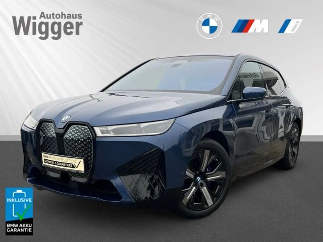 BMW iX xDrive50/HUD/AHK/Panoramadach/Harman Kardon 2022 Elektrisch