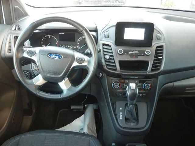 Ford Grand Tourneo