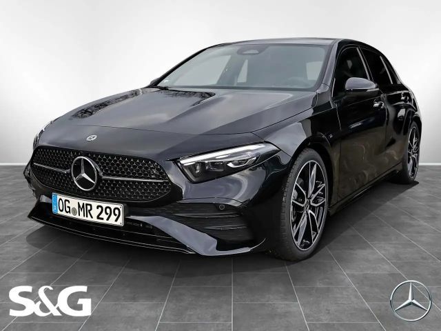 Mercedes-Benz A 200 AMG MBUX+RüKam+M-LED+AHK+Distro+Night+19 2026 Benzine
