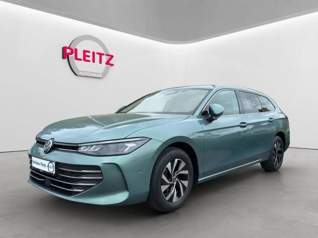 Volkswagen Passat Variant Business 1.5 eTSI 110 kW StHz SHZ 2025 Benzine