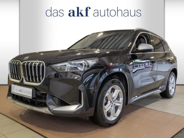 BMW X1 23i xDrive xLine-BMW Live Cockpit Plus*AHK*Park 2023 Benzine