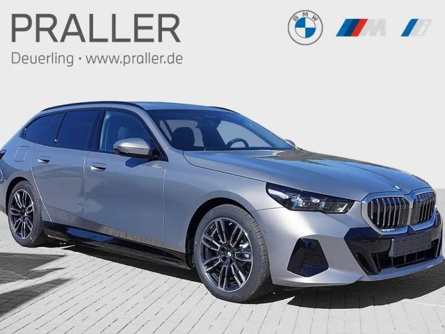 BMW 530 e xDrive Touring M Sport AHK HeadUp ACC 360Kamera 2026 Hybride / Benzine