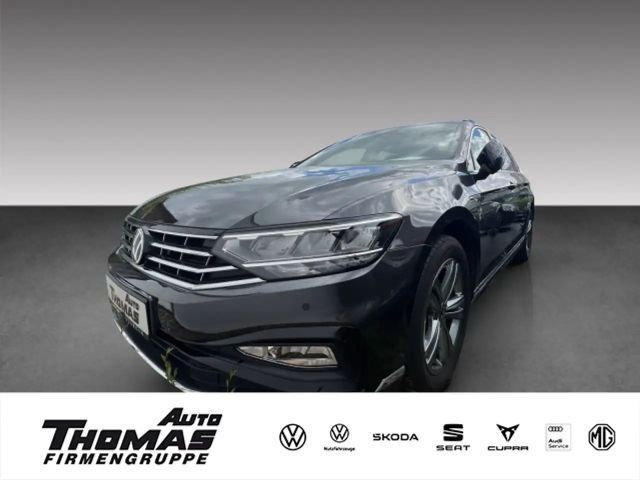 Volkswagen Passat Var 1.5 TSI DSG Business AHK Navi R-Line 2023 Benzine