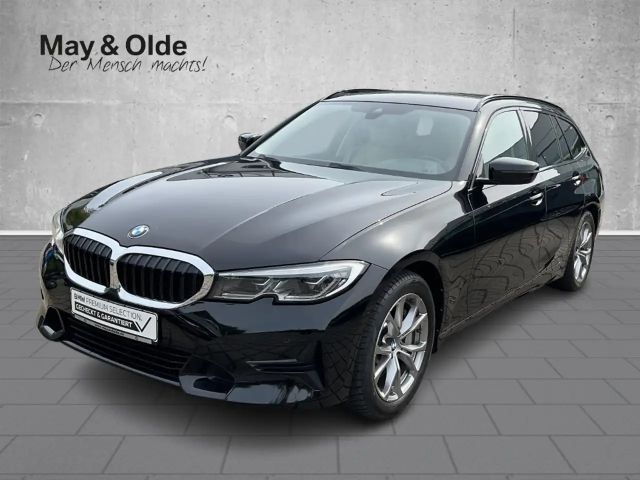 BMW 330 i Touring Aut Sport Line HUD StandHZG Navi H/K Sou 2022 Benzine