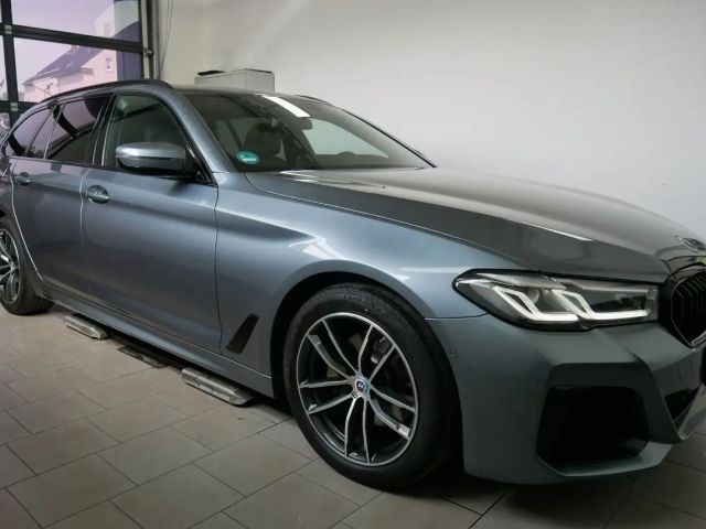 BMW 520 i M Sport HUD Keyless Shadow Leder LED AHK 2022 Benzine