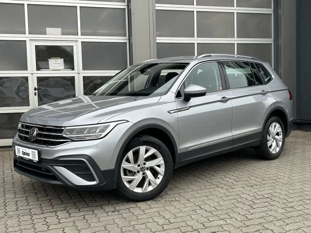 Volkswagen Tiguan Allspace Life 7 Sitze AHK LED Navi Shz 2025 Benzine