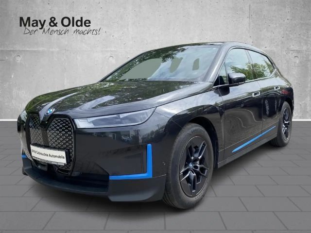 BMW iX xDrive40 HUD AHK Pano Navi Leder Sound H/K 360 Kam 2023 Elektrisch