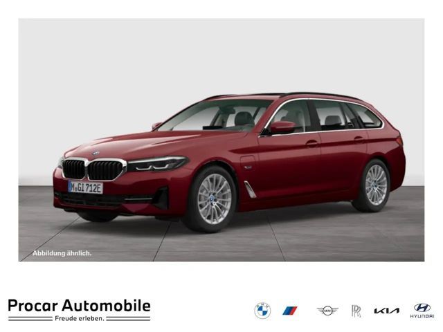 BMW 530 e xDrive Touring (2020 - 20 HUD PANO ACC AHK 2023 Hybride / Benzine