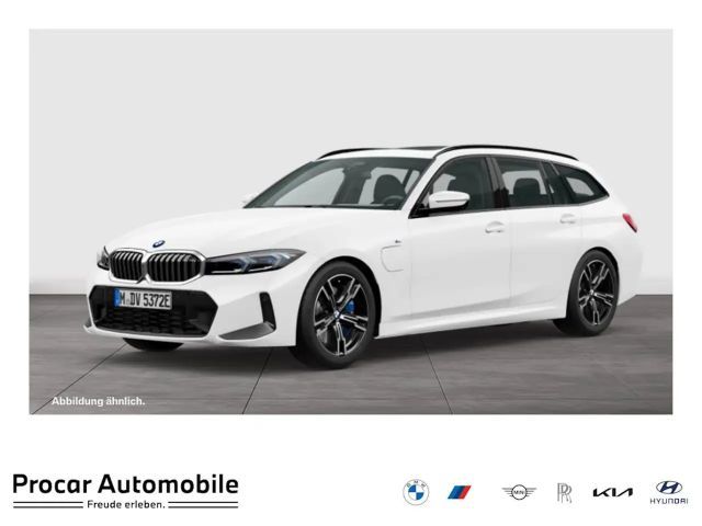 BMW 330 e M Sport HUD PANO AHK 360°KAM RFK NAVI LED 2025 Hybride / Benzine