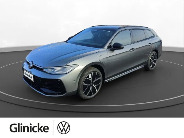 Volkswagen Passat Variant 1.5 TSI eHybrid R-Line AHK Leder 2025 Hybride / Benzine