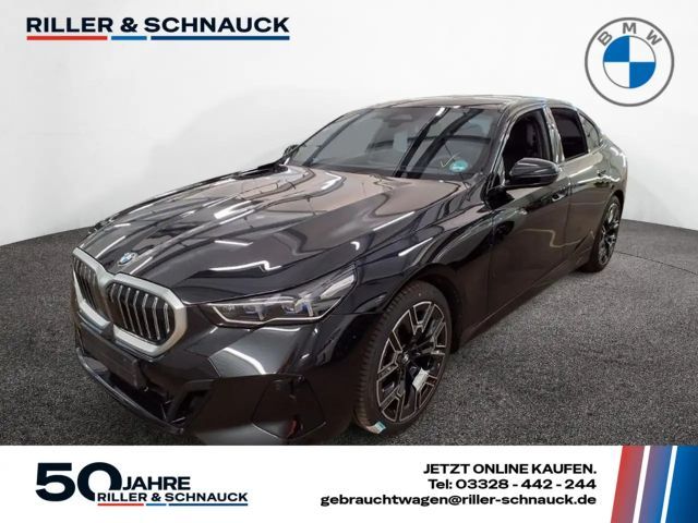 BMW 520 i M Sport AHK+STANDHZG+20ZOLL+HK 2025 Benzine