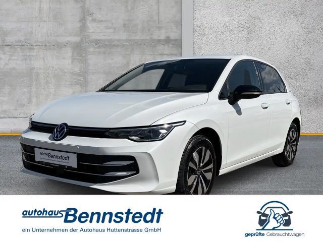 Volkswagen Golf VIII 1.5 eTSI DSG Goal LED+ KAMERA NAVI AHK 2025 Benzine