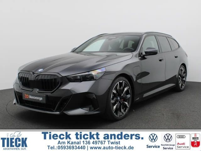 BMW 530 e xDrive M Sport Touring HUD AHK Pano Navi 2026 Hybride / Benzine