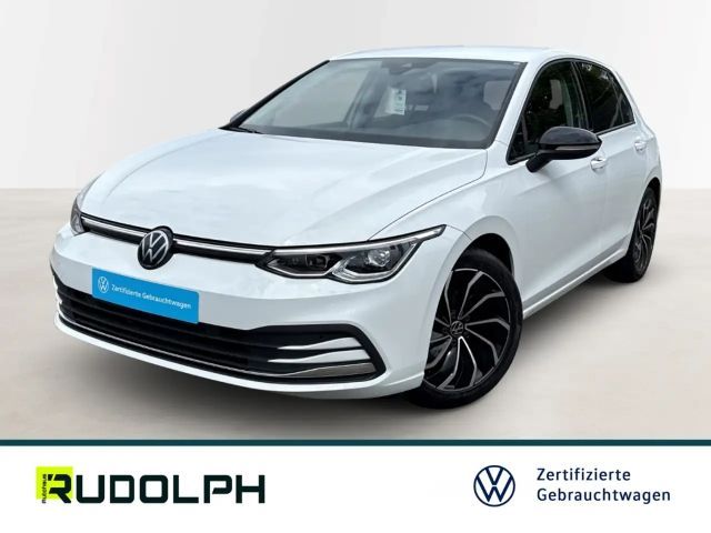 Volkswagen Golf VIII Move 1.0 eTSI DSG LED SHZ ACC Navi Fernlichta 2024 Benzine