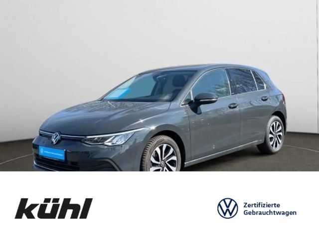 Volkswagen Golf VIII 1.5 TSI Active Navi,AHK,SHZ.v+h., 2023 Benzine