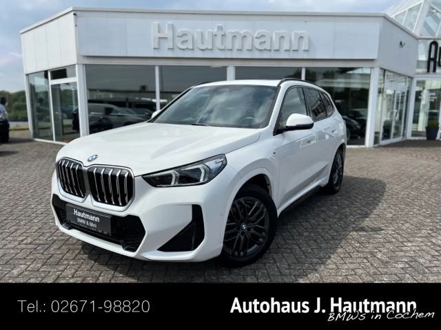 BMW X1 20 i sDrive M SPORT +1.HAND+AHK+ACC+PANO+H&K+ 2023 Benzine