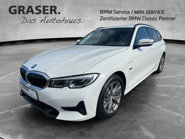 BMW 320 e A Sport Line HiFi DAB WLAN Komfortzg. Shz 2022 Hybride / Benzine