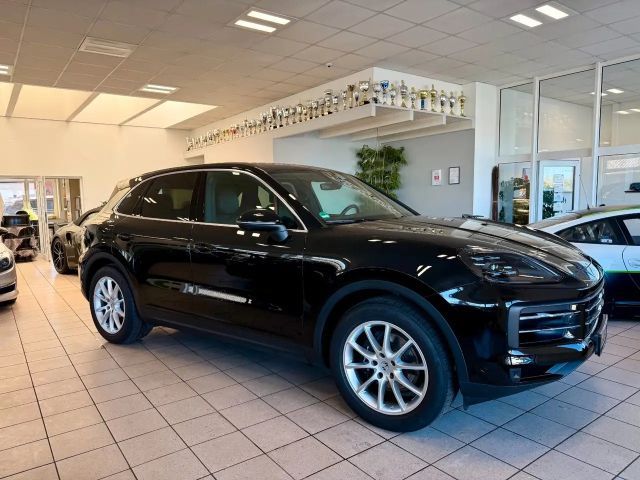 Porsche Cayenne V6  Panorama / Matrix-LED / Keyless 2025 Benzine