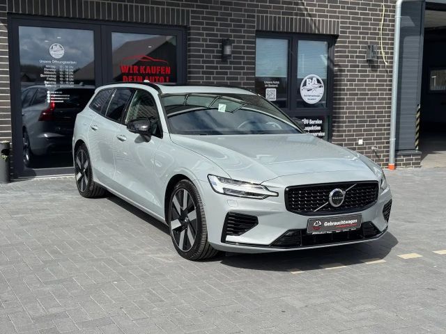 Volvo V60 Kombi Plus Dark Recharge Plug-In Hybrid AWD 2025 Hybride / Benzine