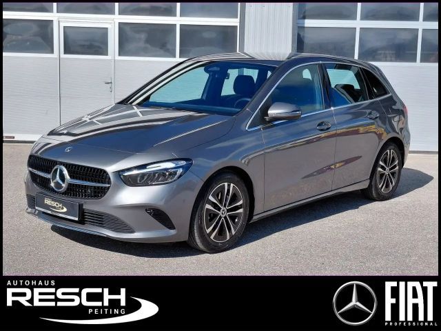 Mercedes-Benz B 180 Progressive Adv/Kamera/LED/WinterP/Verkehr 2025 Benzine