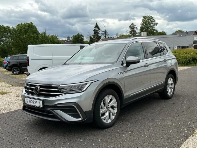 Volkswagen Tiguan Allspace Life Navi AHK ACC 3.Sitzreihe VW Anschlussgarantie 2022 Benzine
