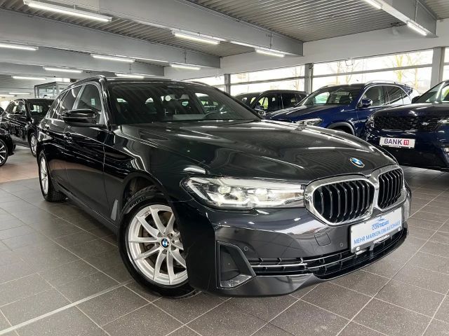 BMW 520 520d Touring AHK+AMB+DAP+HuD+Park+Dakota+MEM 2023 Diesel