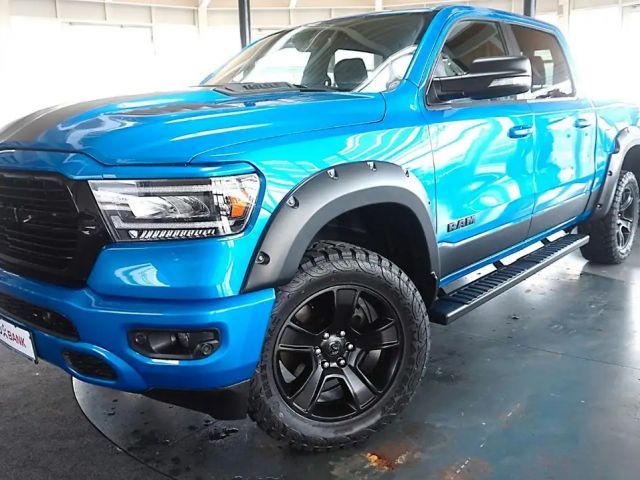 Dodge RAM 1500 HEMI 5.7l Crew-Cab*4x4*Navi*Alu20*AHK 2022 Benzine