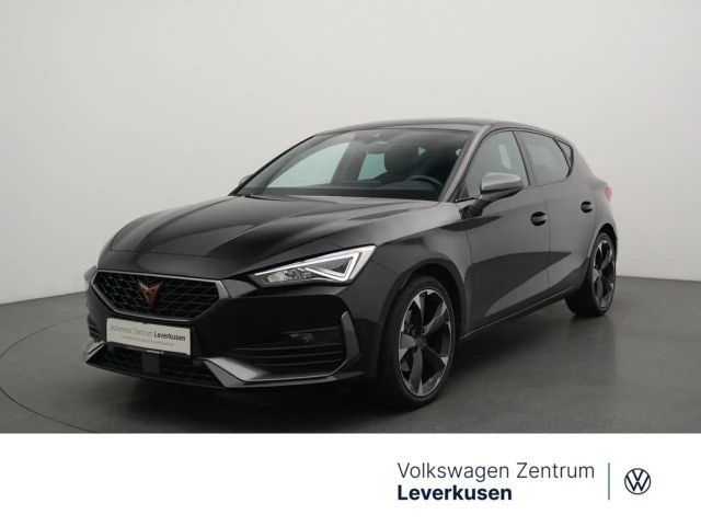 Cupra Leon DSG NAVI AHK ACC DCC LEDER KAM SHZ CARPL 2024 Benzine