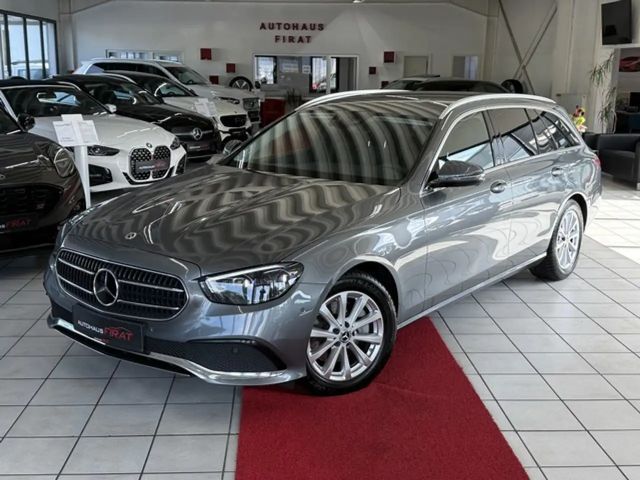 Mercedes-Benz E 220 d Avantgarde Kamara+LED+Leder+Memory+AHK 2023 Diesel