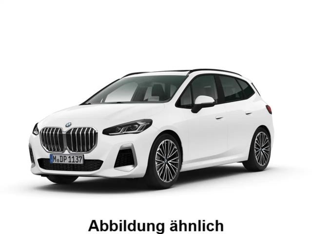 BMW 220 Active Tourer M Sport/HUD/AHK/Panodach/Navi 2025 Benzine